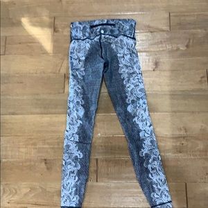 Lululemon leggings size 6